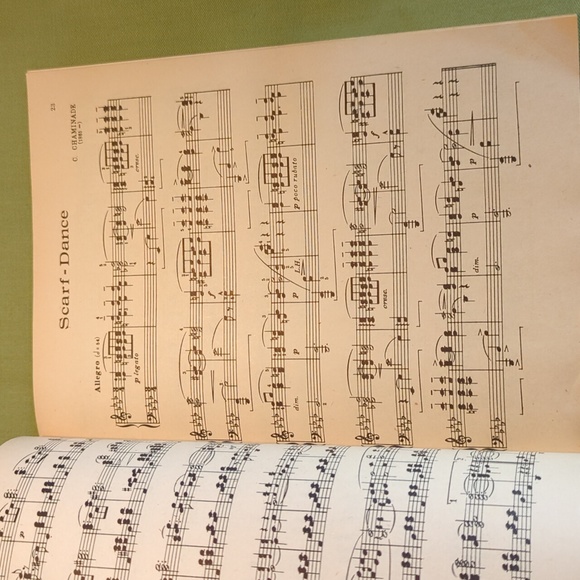 Vintage Treasure Chest of Famous Waltzes from 1943 - Picture 5 of 8